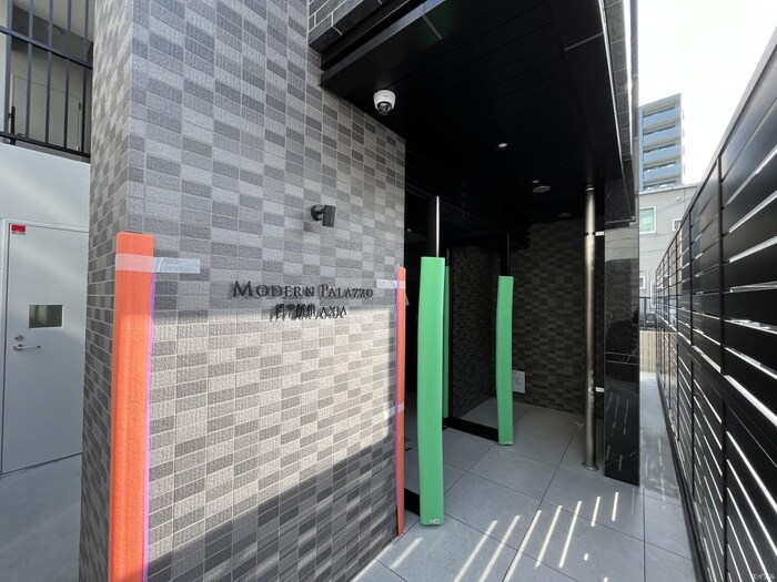 物件外観写真2　(エントランス部分)