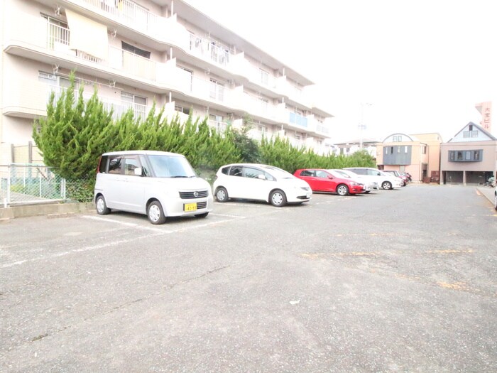 物件外観写真4　(駐車場)