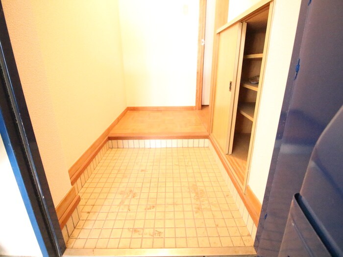 物件内観写真12　(玄関)