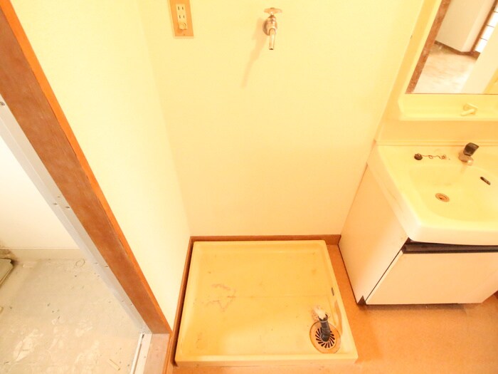 物件内観写真18　(洗濯機置場)