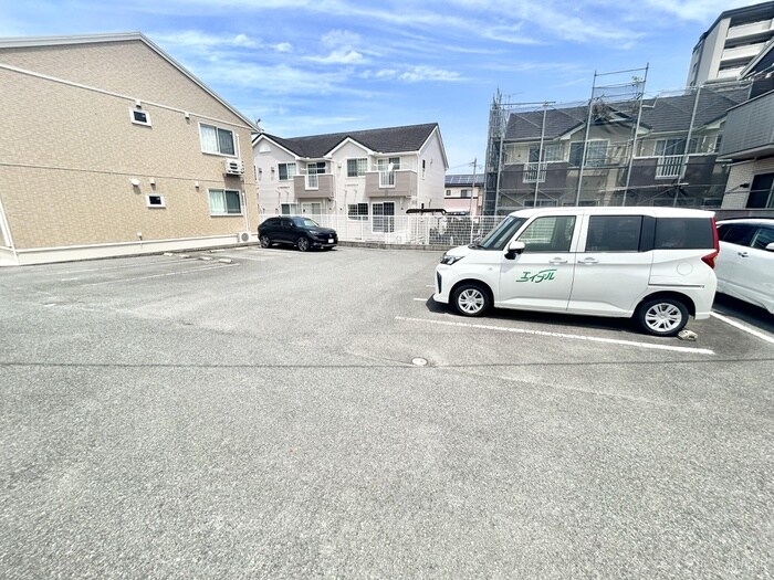 物件外観写真2　(駐車場)