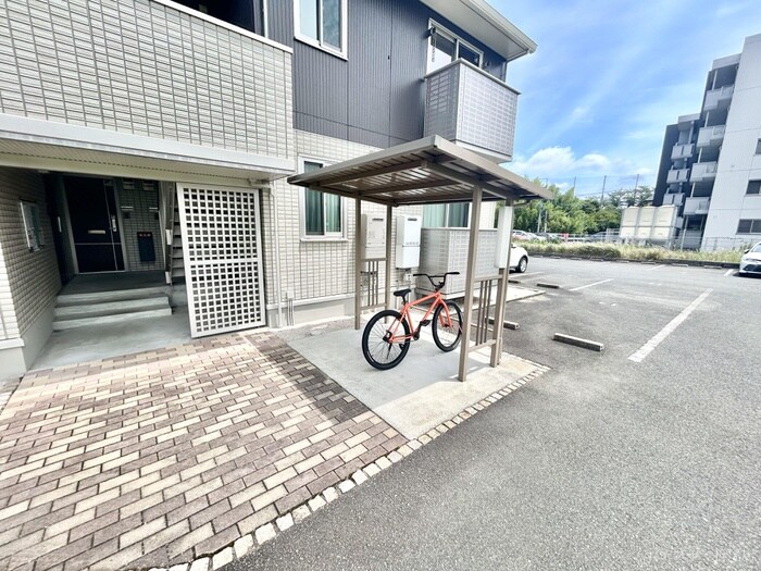 物件外観写真3　(駐輪場)