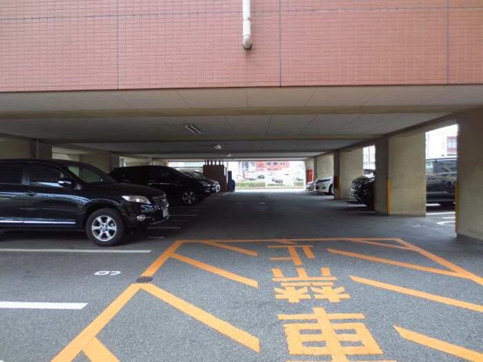 物件外観写真5　(駐車場)