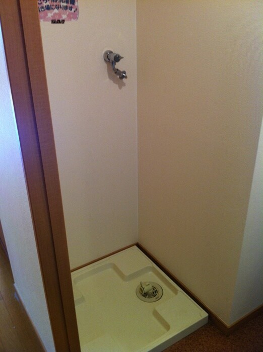 物件内観写真12　(洗濯機置場)