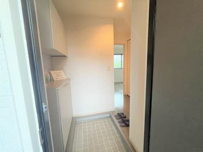 物件内観写真9　(玄関)