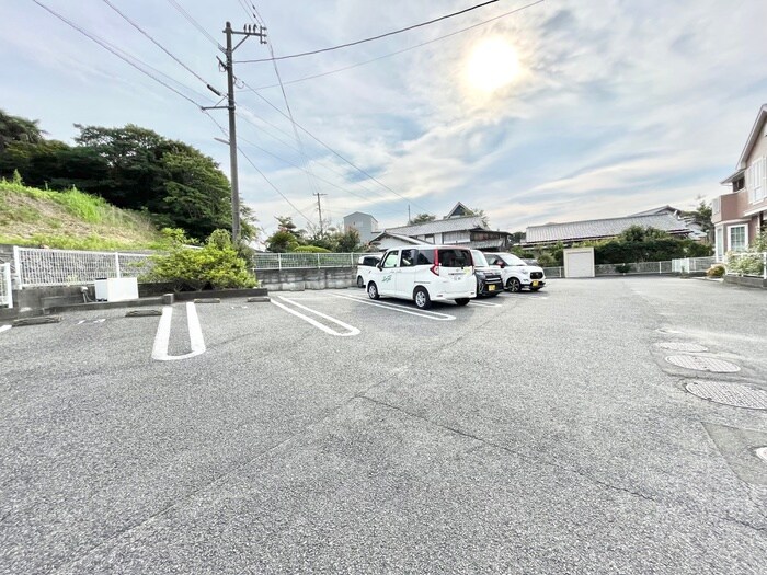 物件外観写真2　(駐車場)