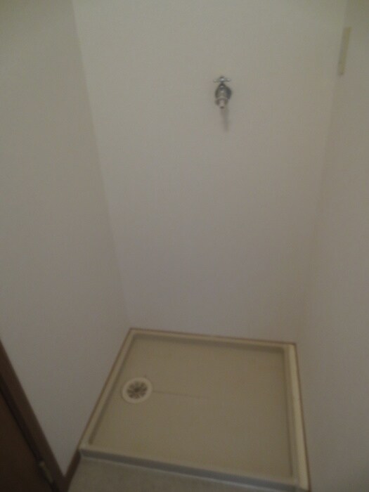 物件内観写真12　(洗濯機置場)