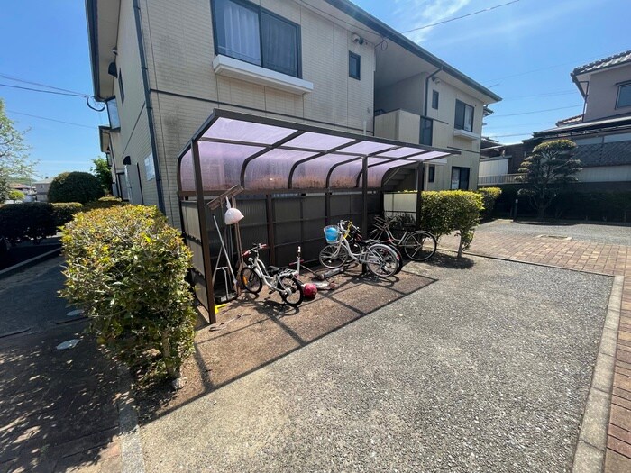 物件外観写真2　(駐輪場)