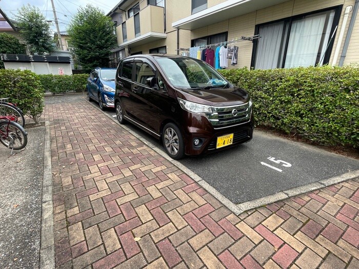 物件外観写真6　(駐車場)