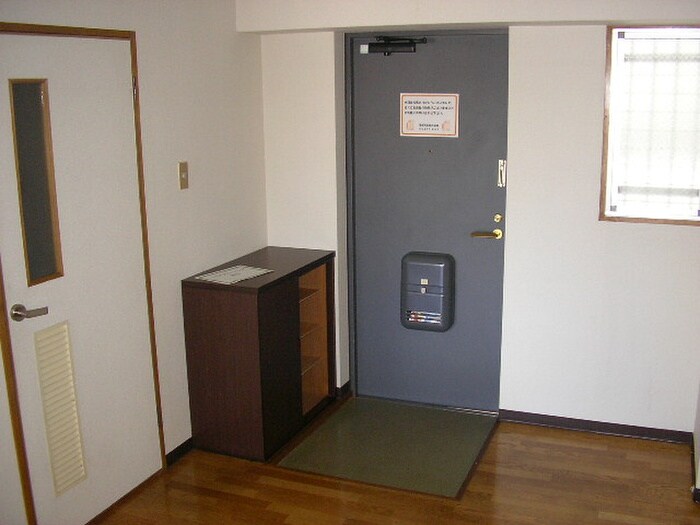 物件内観写真14　(玄関)