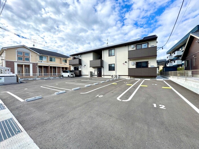 物件外観写真4　(駐車場)