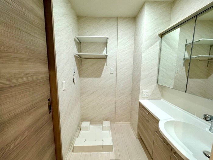 物件内観写真13　(洗濯機置場)