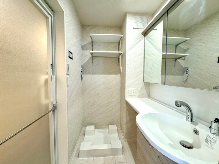 物件内観写真14　(洗濯機置場)