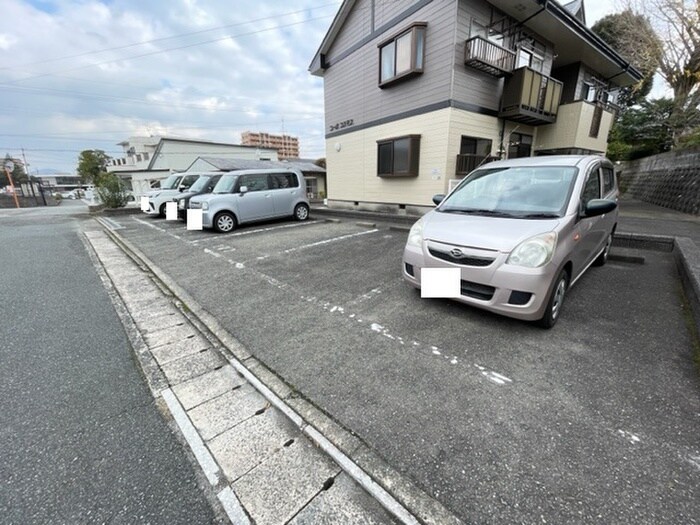 物件外観写真2　(駐車場)
