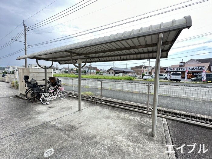 物件外観写真4　(駐輪場)