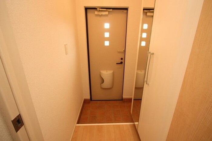 物件内観写真14　(玄関)