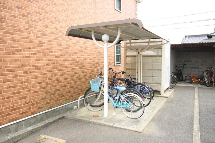 物件外観写真5　(駐輪場)