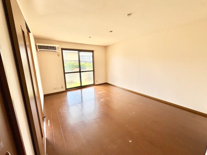 物件内観写真2　(居室)