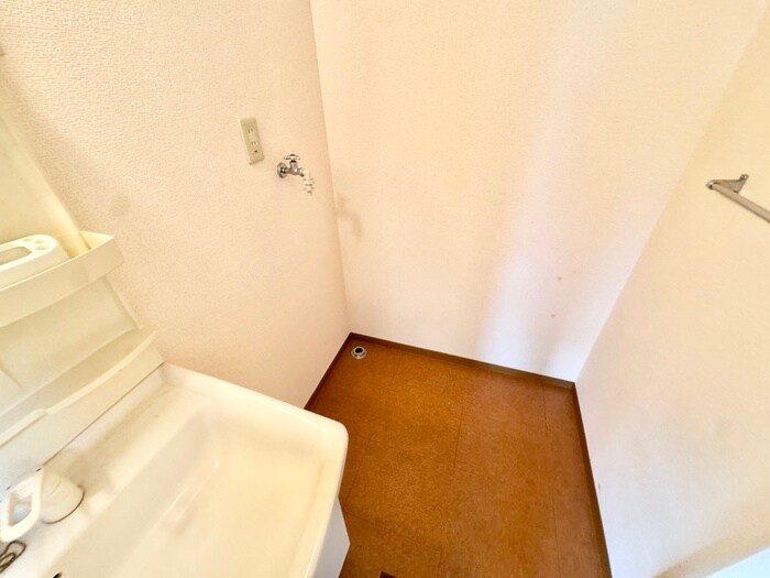物件内観写真7　(洗濯機置場)