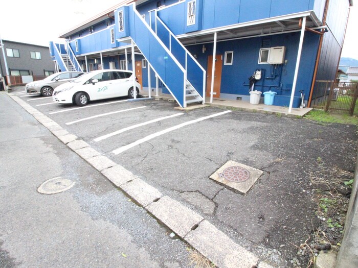 物件外観写真2　(駐車場)