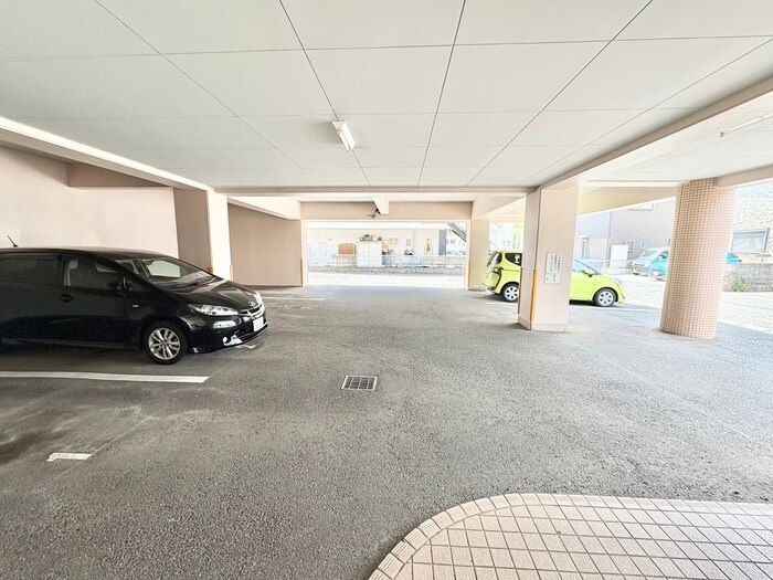 物件外観写真5　(駐車場)