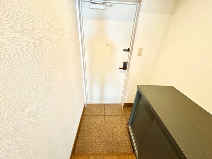 物件内観写真13　(玄関)