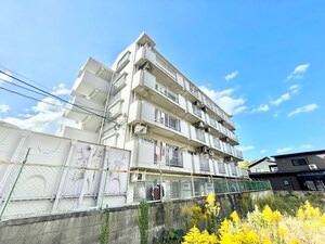シャトレ穴生外観写真