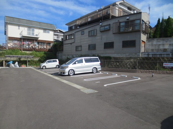 物件外観写真2　(駐車場)
