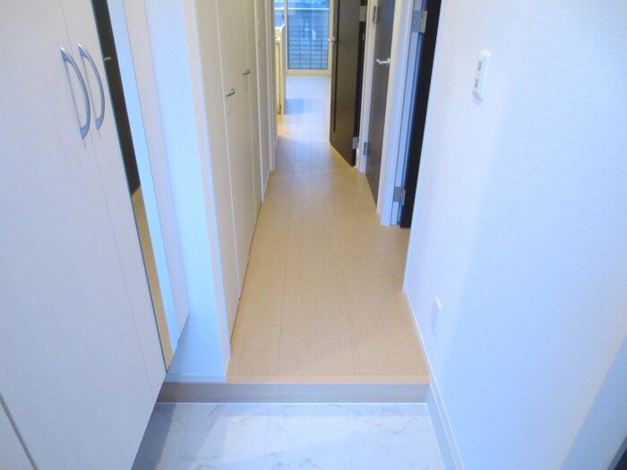 物件内観写真13　(玄関)