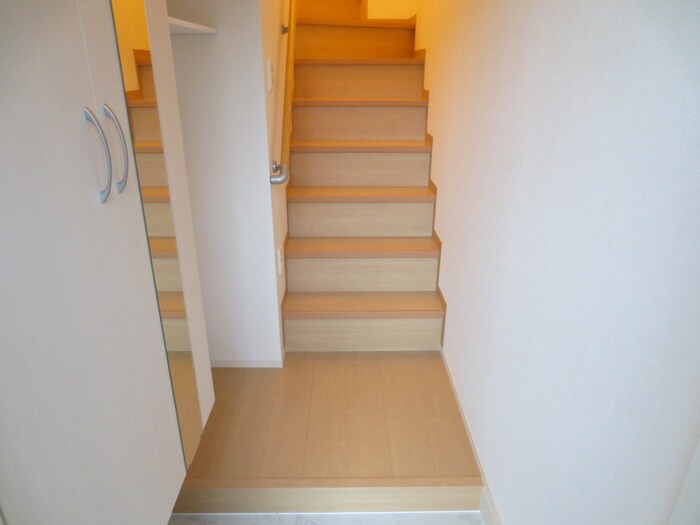 物件内観写真13　(玄関)