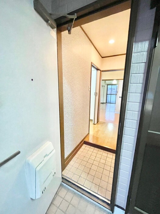 物件内観写真11　(玄関)