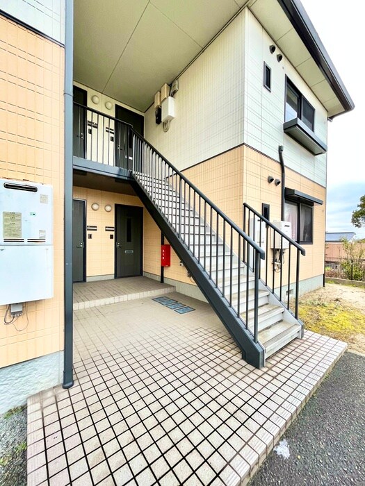 物件外観写真3　(エントランス部分)