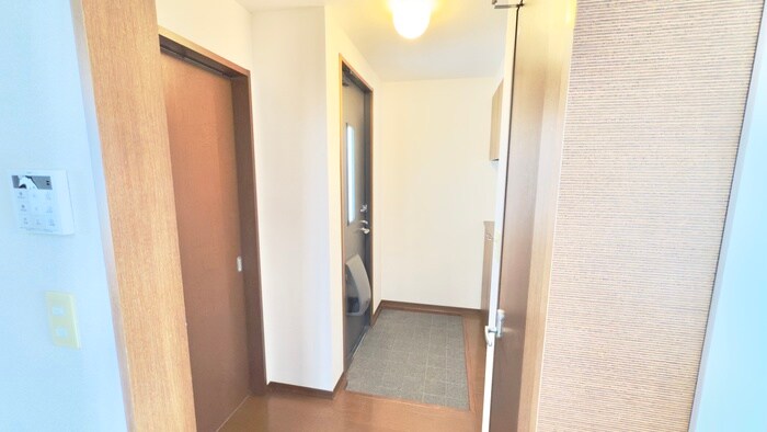 物件内観写真10　(玄関)