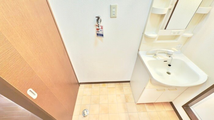 物件内観写真13　(洗濯機置場)