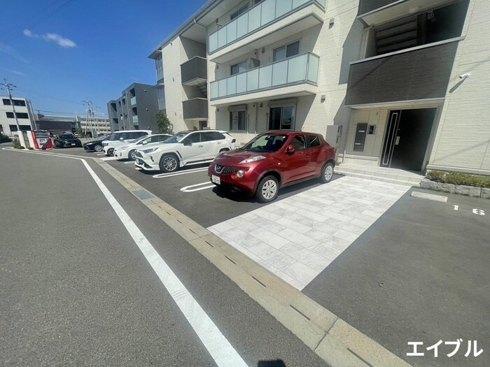 物件外観写真3　(駐車場)