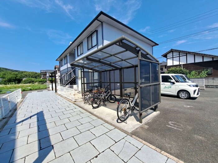 物件外観写真3　(駐輪場)