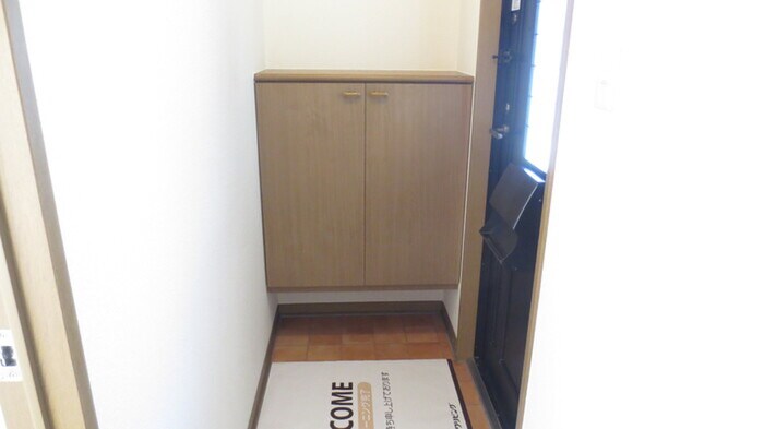 物件内観写真12　(玄関)