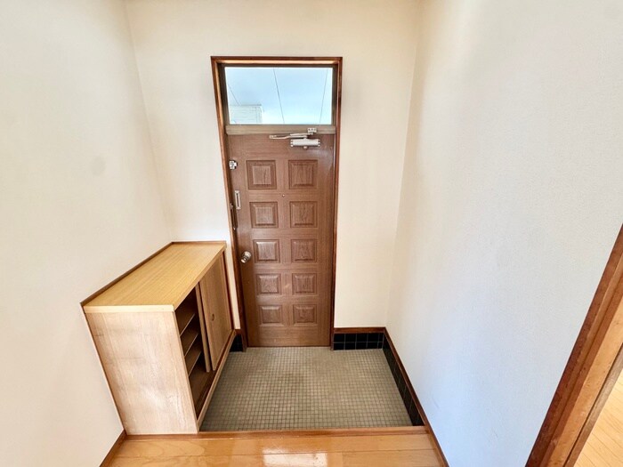 物件内観写真9　(玄関)