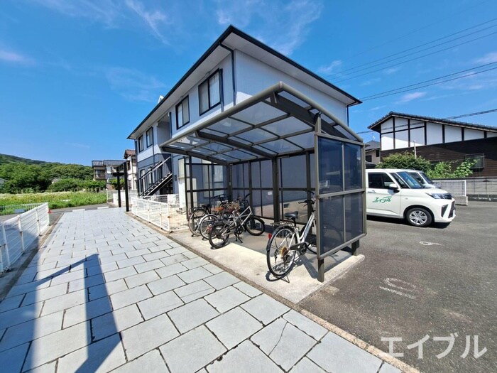 物件外観写真2　(駐輪場)