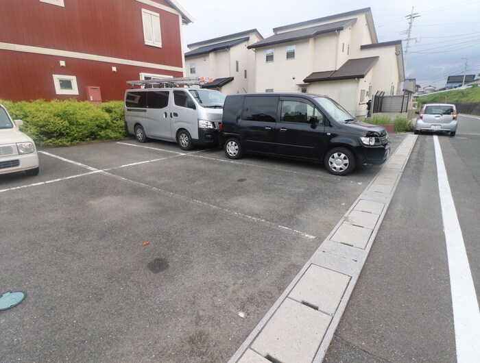 物件外観写真5　(駐車場)
