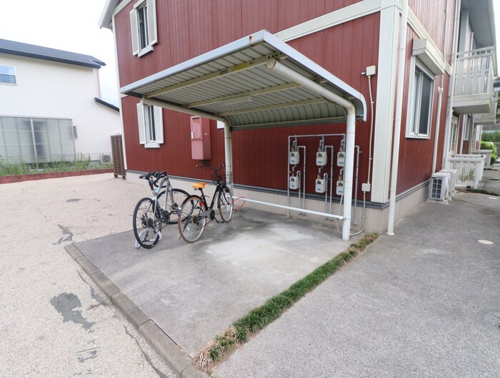 物件外観写真6　(駐輪場)