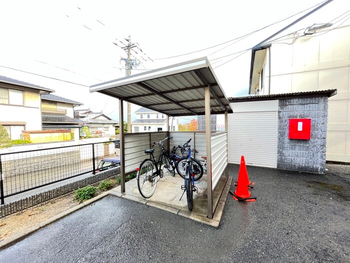 物件外観写真3　(駐輪場)