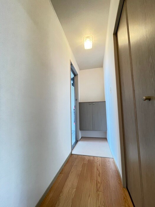 物件内観写真10　(玄関)