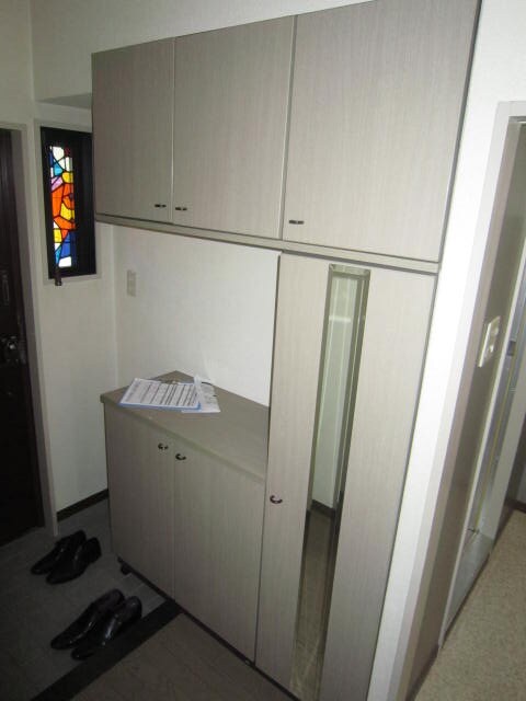 物件内観写真13　(玄関)