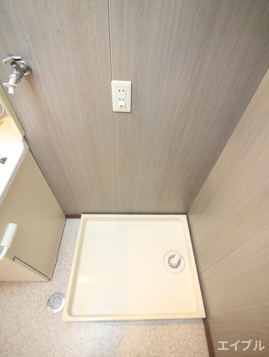 物件内観写真15　(洗濯機置場)