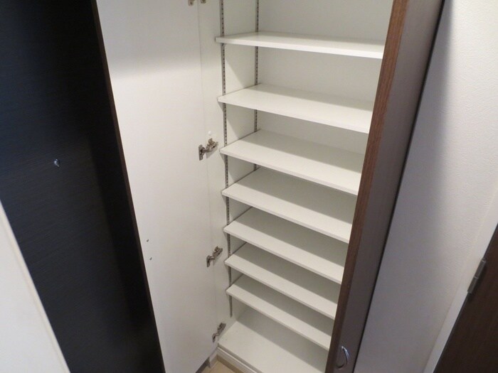 物件内観写真8　(靴箱)