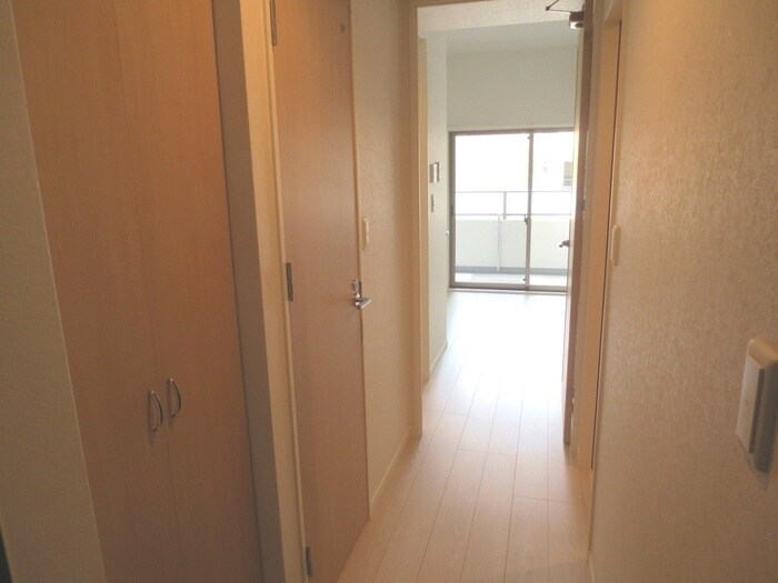 物件内観写真18　(玄関)