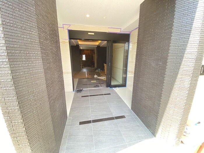 物件外観写真2　(エントランス部分)