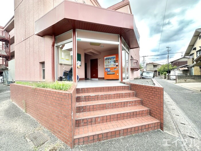 物件外観写真4　(エントランス部分)