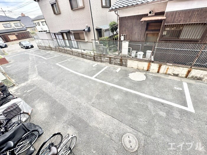 物件外観写真5　(駐車場)